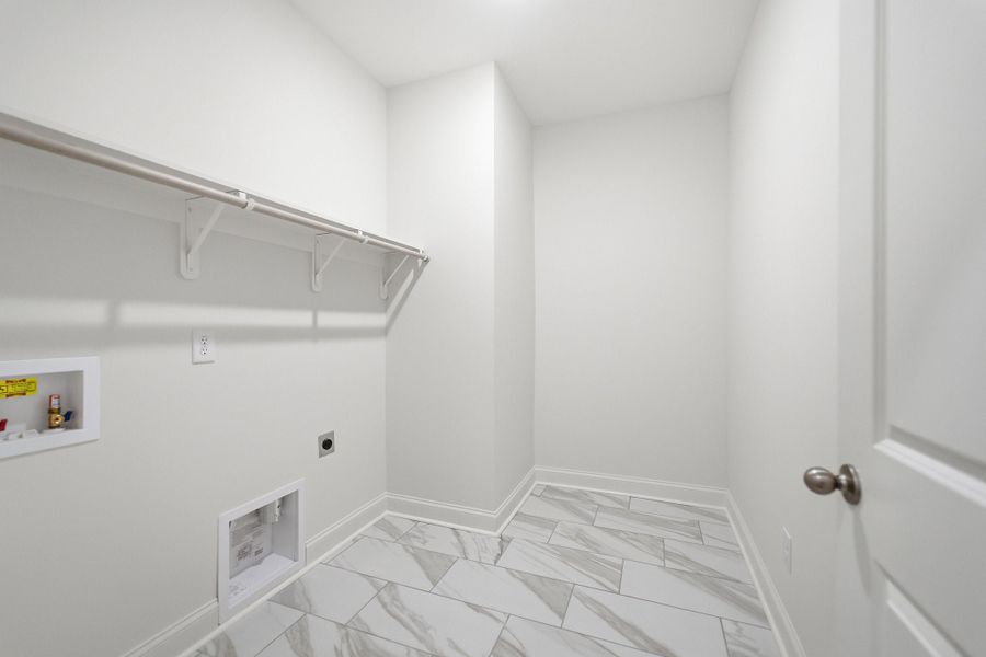 Spacious, unfurnished interior of a new home in Dorris Farm, White House (Image 55).