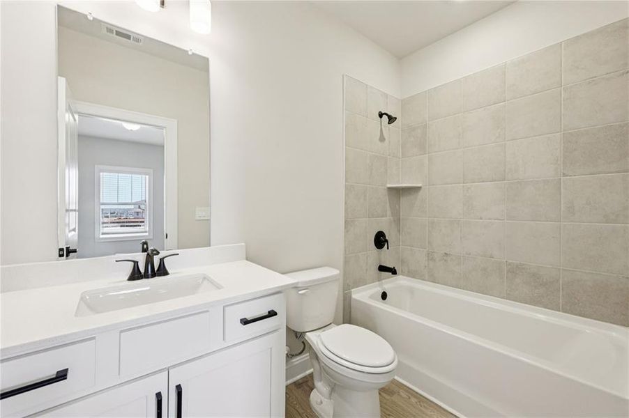 Furnished interior view inside a new home in River Pointe, Monroe (Image 11).