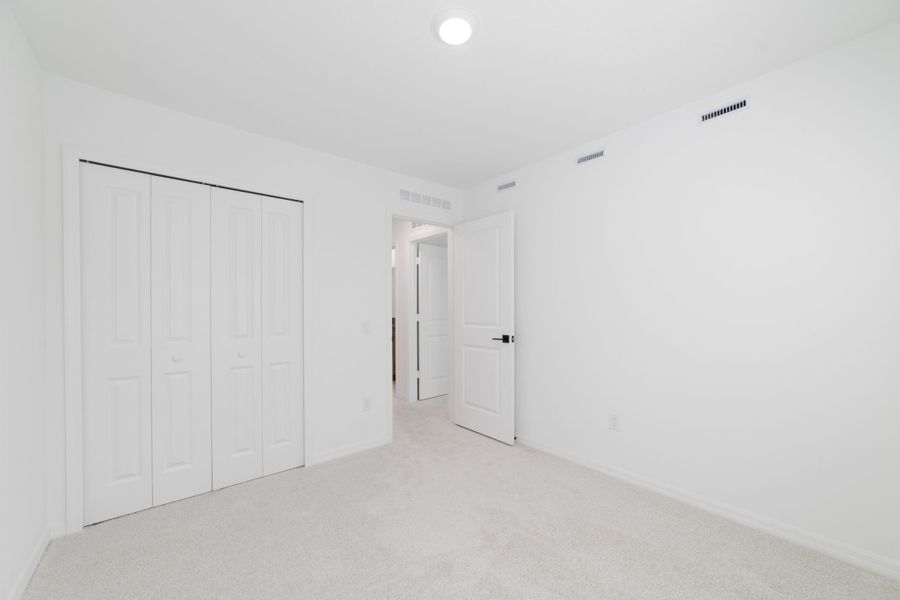 Spacious, unfurnished interior of a new home in Towns at Greenleaf, Oviedo (Image 25).