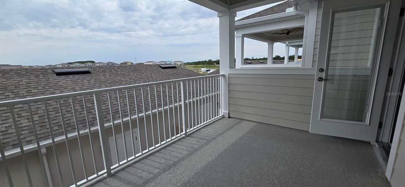 Exterior details and patio area of a home in , Winter Garden (Image 4).