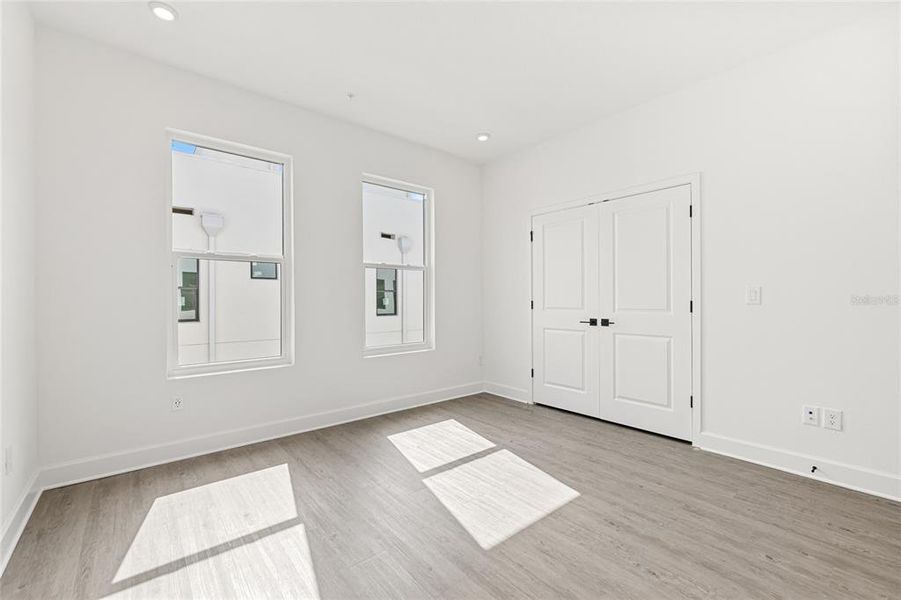 Spacious, unfurnished interior of a new home in Alante, St. Petersburg (Image 23).