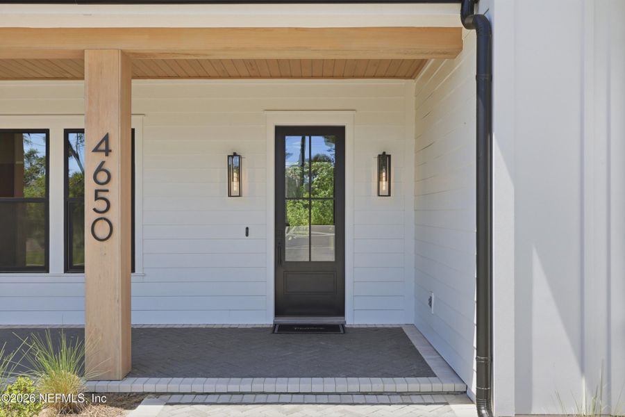 Exterior details and patio area of a home in , Ponte Vedra Beach (Image 37).