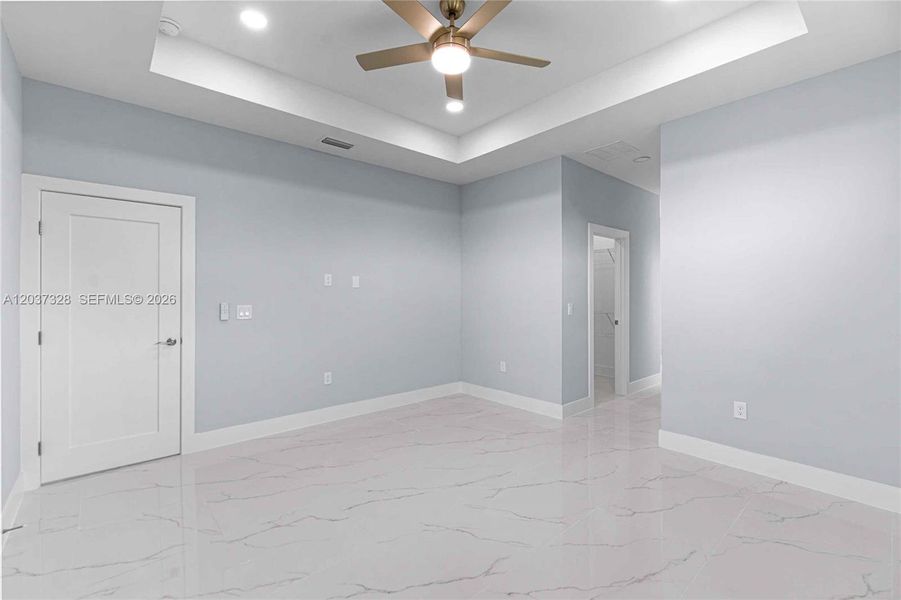 Spacious, unfurnished interior of a new home in , Lehigh Acres (Image 18).