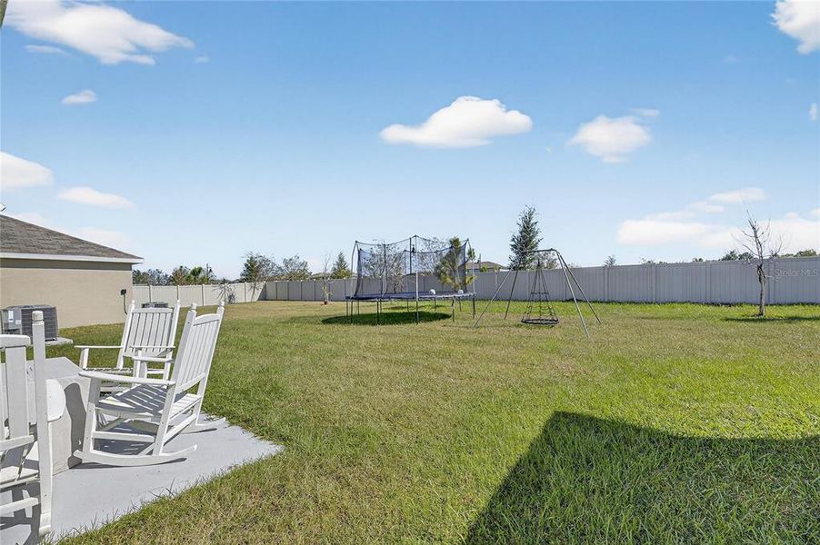 Exterior details and patio area of a home in North Park Isle, Plant City (Image 20).