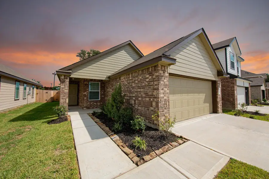 Front exterior of a new home in Mackenzie Creek, Conroe, TX, highlighting curb appeal (Image 2).