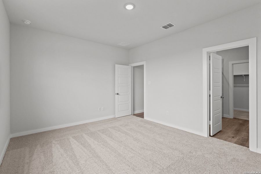 Spacious, unfurnished interior of a new home in Spring Creek, San Antonio (Image 22).