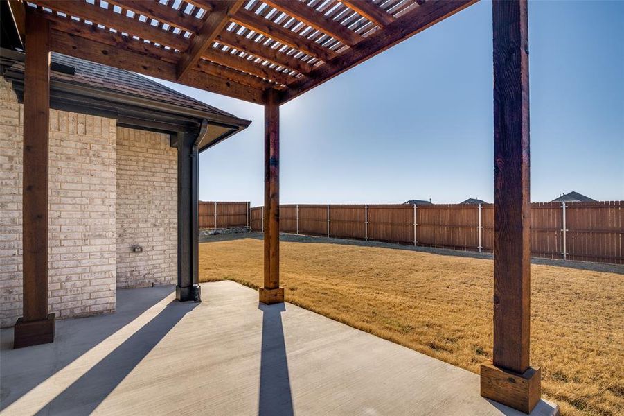 Exterior details and patio area of a home in , Crandall (Image 3).