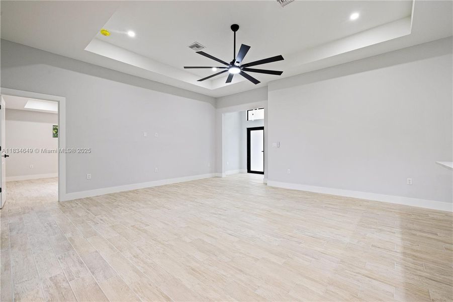 Spacious, unfurnished interior of a new home in , Lehigh Acres (Image 33).