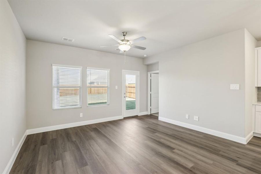 Spacious, unfurnished interior of a new home in Simpson Crossing - Spring Series, McKinney (Image 18).