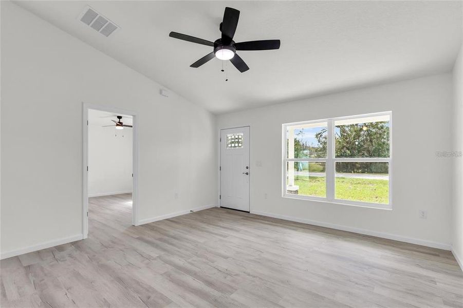 Spacious, unfurnished interior of a new home in , Ocala (Image 16).