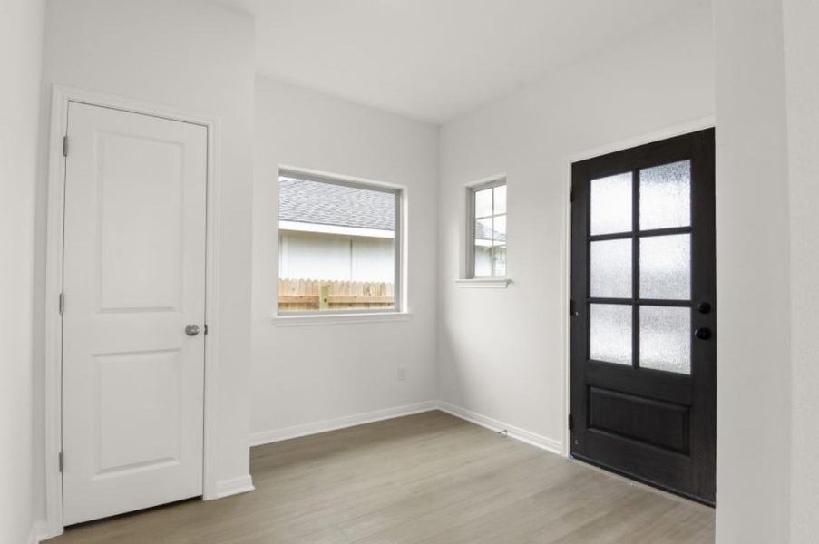 Spacious, unfurnished interior of a new home in Crosswinds, Kyle (Image 16).