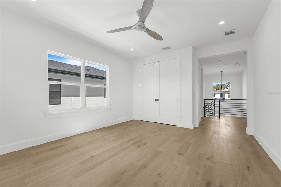 Spacious, unfurnished interior of a new home in , Orlando (Image 41).