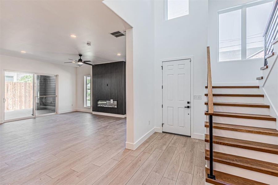 Spacious, unfurnished interior of a new home in , Dallas (Image 34).