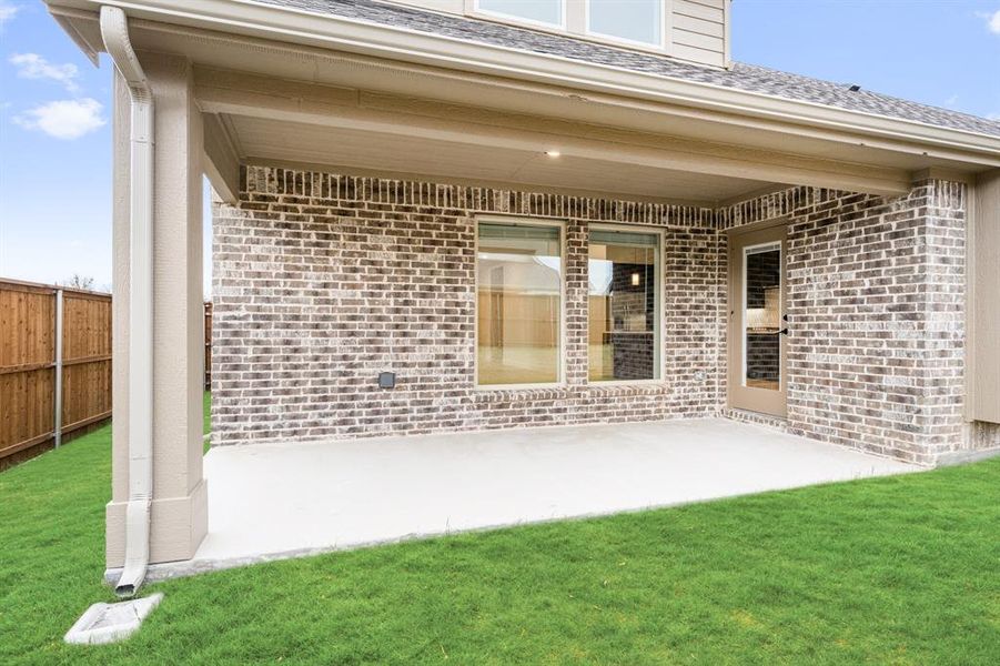 Exterior details and patio area of a home in Terracina, Rockwall (Image 4).