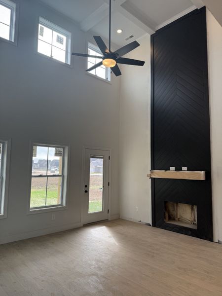 Spacious, unfurnished interior of a new home in Summerfield, Clarksville (Image 8).