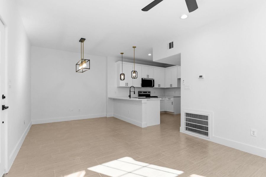 Spacious, unfurnished interior of a new home in , Houston (Image 37).