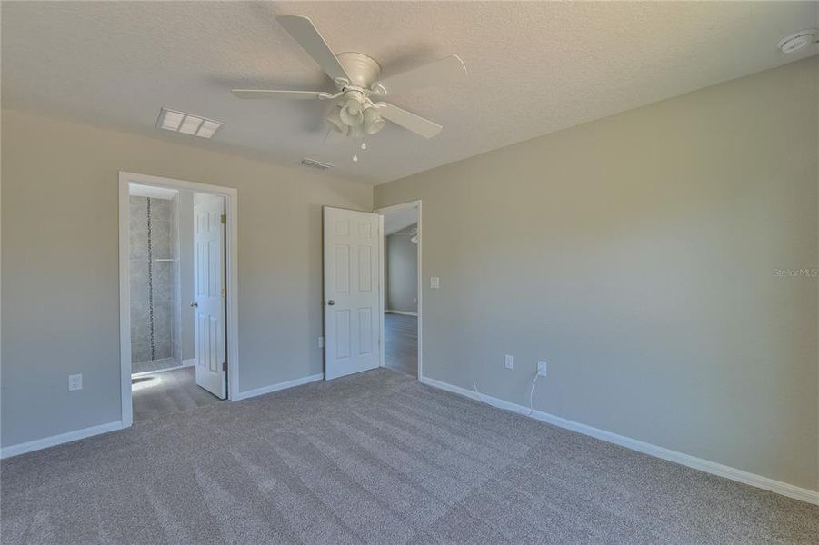 Spacious, unfurnished interior of a new home in , Ocala (Image 11).