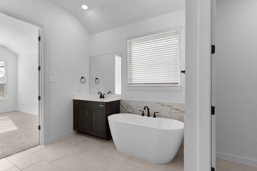 Furnished interior view inside a new home in Highland Village, Georgetown (Image 6).