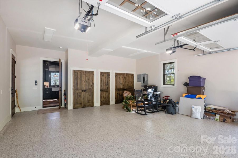Spacious, unfurnished interior of a new home in , Lake Toxaway (Image 20).
