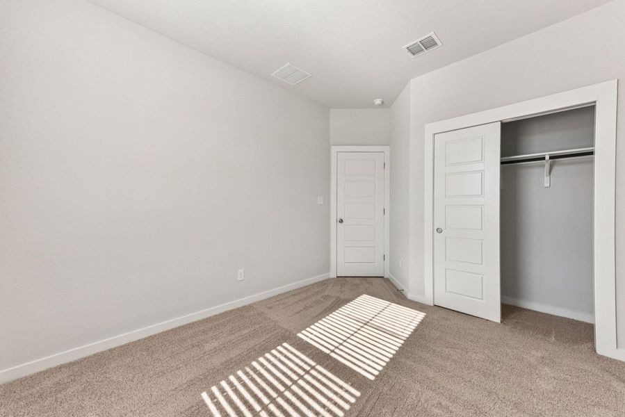 Spacious, unfurnished interior of a new home in Stallion Run, Buda (Image 26).