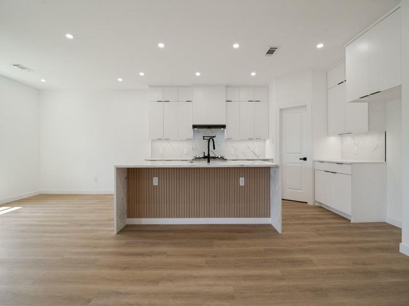 Furnished interior view inside a new home in , Terrell (Image 4).