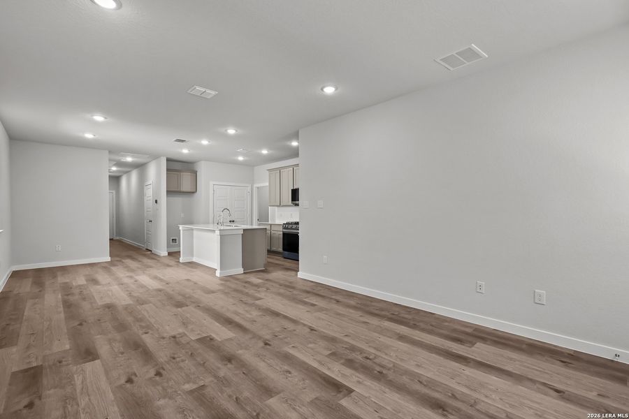 Spacious, unfurnished interior of a new home in Senna, Leon Valley (Image 15).