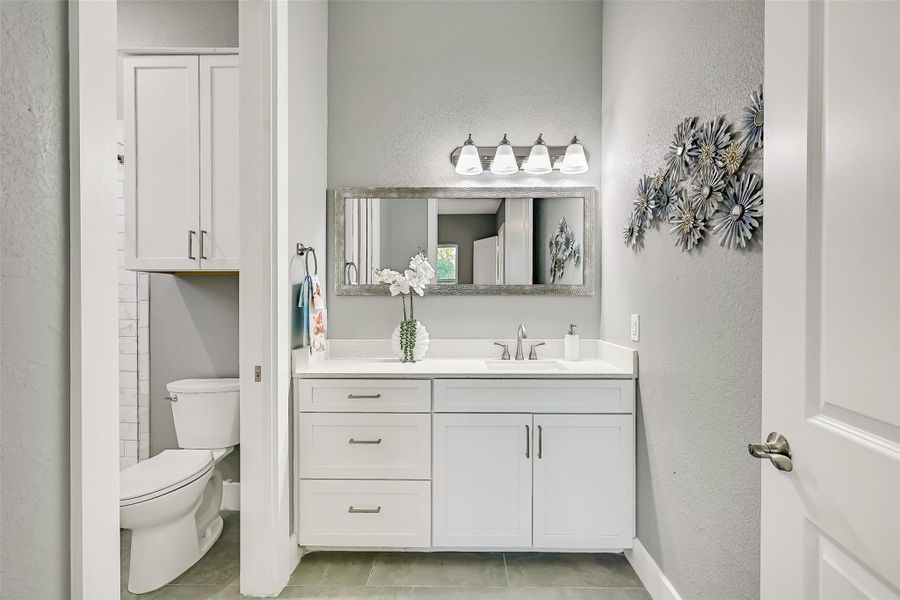 Furnished interior view inside a new home in , Galveston (Image 9).