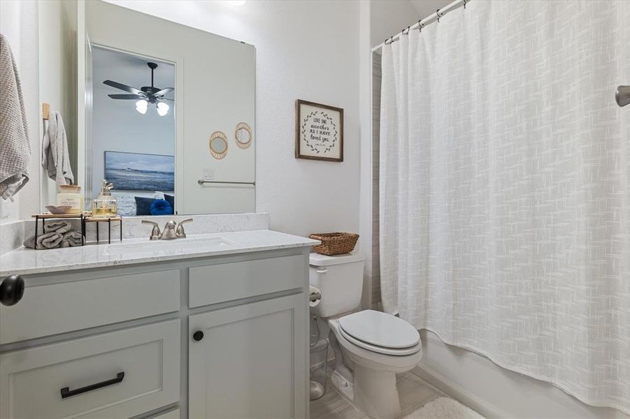 En-Suite Bathroom #2 for Bedroom #3 En-Suite Bathroom #2 for Bedroom #3