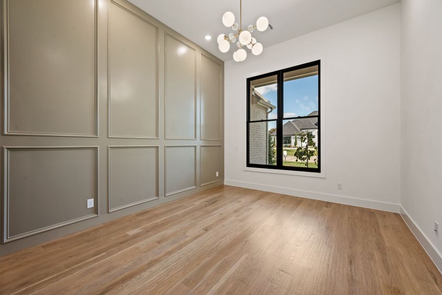 Spacious, unfurnished interior of a new home in The Resort on Eagle Mt. Lake, Fort Worth (Image 25).