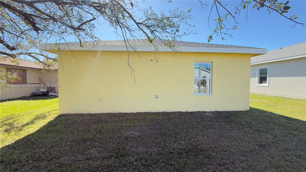 Exterior details and patio area of a home in , Fort Myers (Image 14).