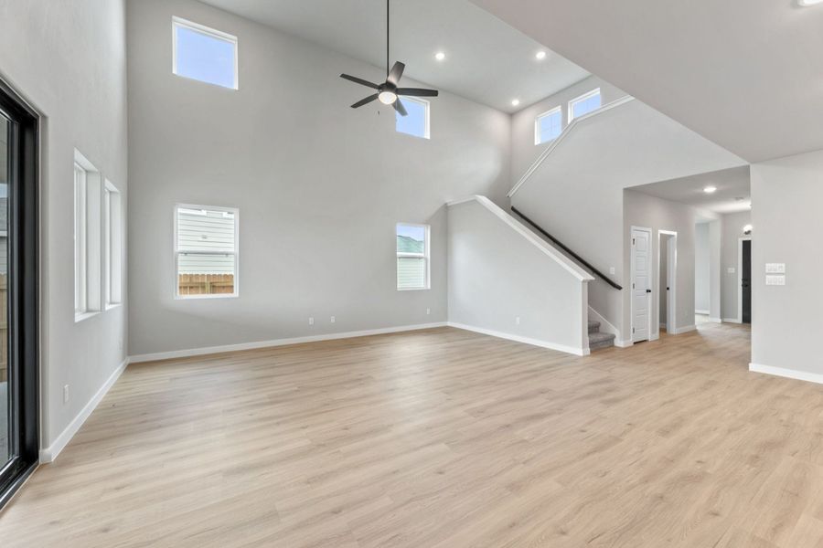 Spacious, unfurnished interior of a new home in Veranda Signature, San Antonio (Image 15).