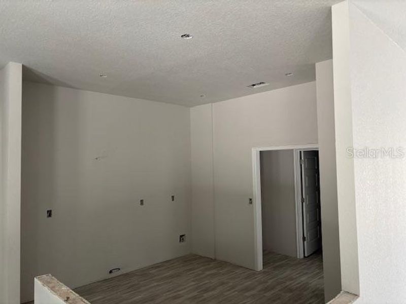 Spacious, unfurnished interior of a new home in Juliette Falls, Dunnellon (Image 6).