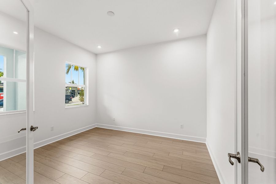 Spacious, unfurnished interior of a new home in Tradition, Port St. Lucie (Image 5). Spacious, unfurnished interior of a new home in Tradition, Port St. Lucie (Image 5).