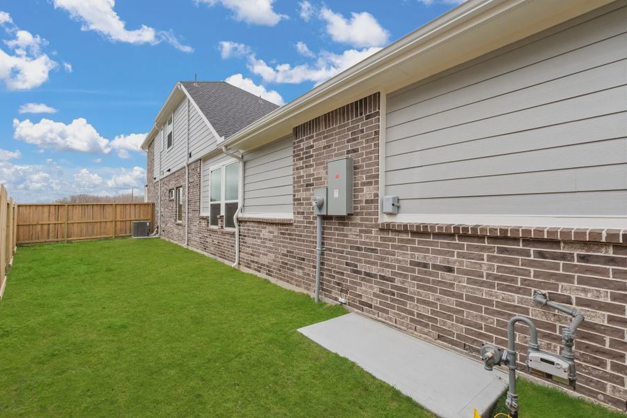 Representative exterior details of a home built from the Sorenstam by Chesmar Homes in Riceland Alley Loads, Mont Belvieu (Image 42).