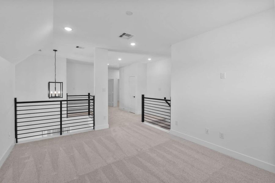 Spacious, unfurnished interior of a new home in Evergreen, Conroe (Image 32).