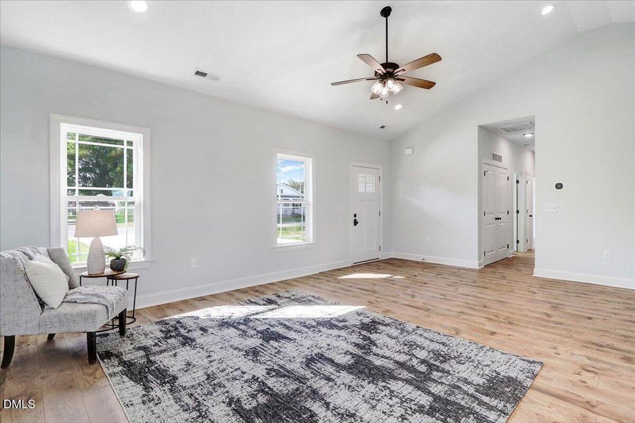 16-512 S Vance St-16