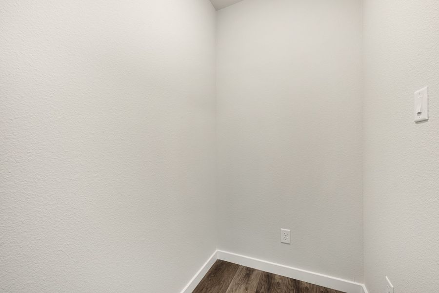 Spacious, unfurnished interior of a new home in Cottonwood Creek, Rowlett (Image 25).