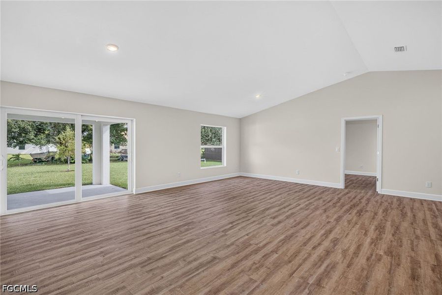 Spacious, unfurnished interior of a new home in Cape Coral, Cape Coral (Image 17).