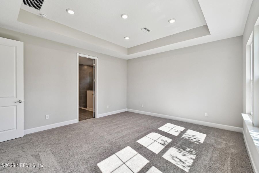 Spacious, unfurnished interior of a new home in Tributary 70', Yulee (Image 14).