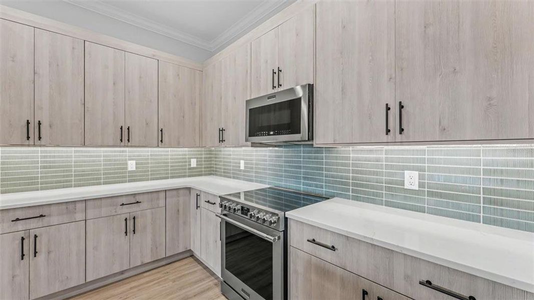 Furnished interior view inside a new home in , Lakeland (Image 7).