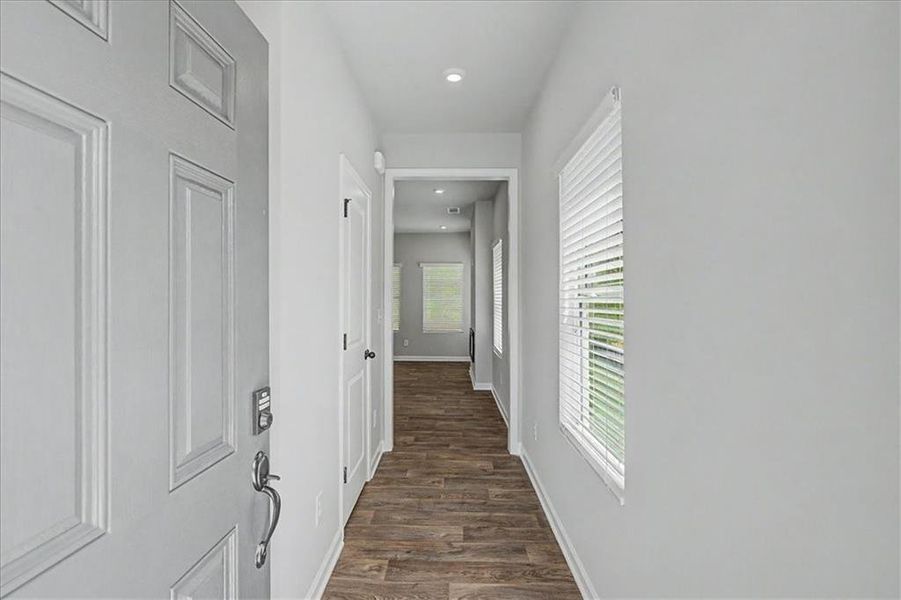 Spacious, unfurnished interior of a new home in Sawmill Creek, Mableton (Image 36).