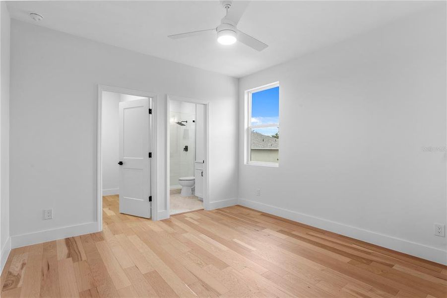 Spacious, unfurnished interior of a new home in , Tampa (Image 21).