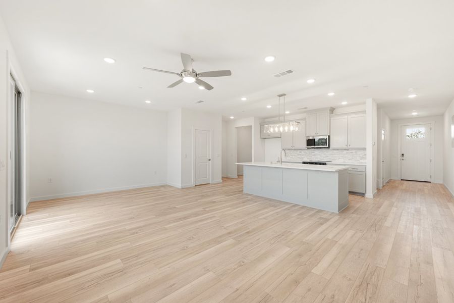 Spacious, unfurnished interior of a new home in Wildridge, Oak Point (Image 24). Spacious, unfurnished interior of a new home in Wildridge, Oak Point (Image 24).
