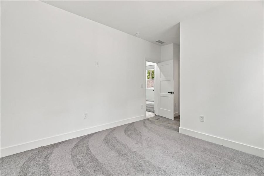 Spacious, unfurnished interior of a new home in , Jasper (Image 23).