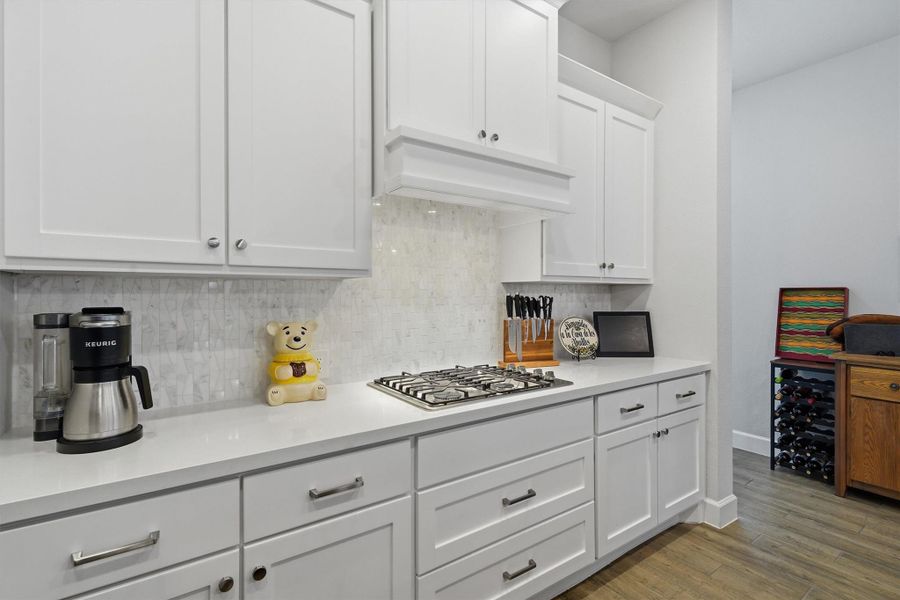 Light and bright kitchen, beautiful backsplash, added drawer pulls and gas cooktop Light and bright kitchen, beautiful backsplash, added drawer pulls and gas cooktop