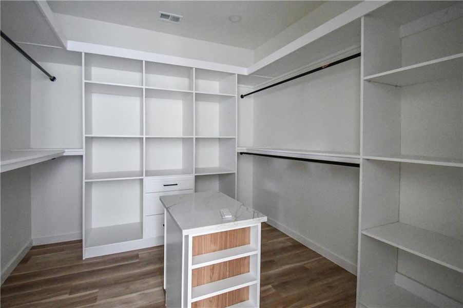 Image 87 of a home in .