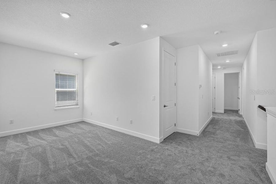 Spacious, unfurnished interior of a new home in Hammock at Two Rivers, Zephyrhills (Image 26).