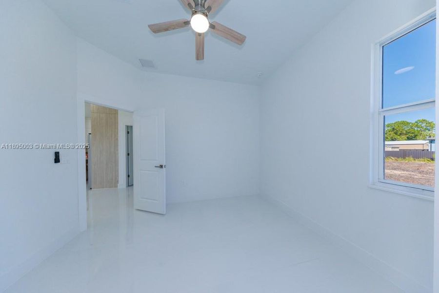Spacious, unfurnished interior of a new home in , Lehigh Acres (Image 25).