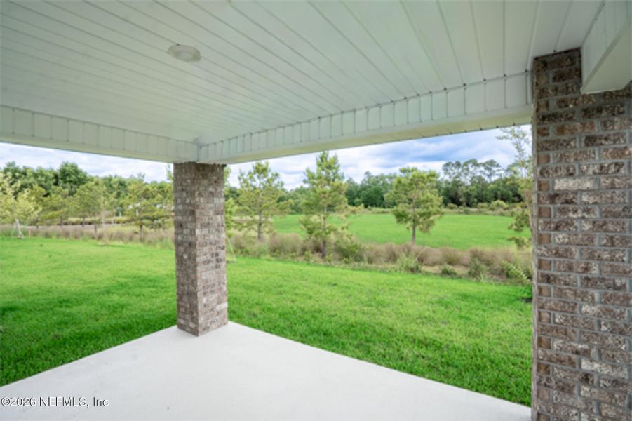 Exterior details and patio area of a home in Summerglen, Jacksonville (Image 3).