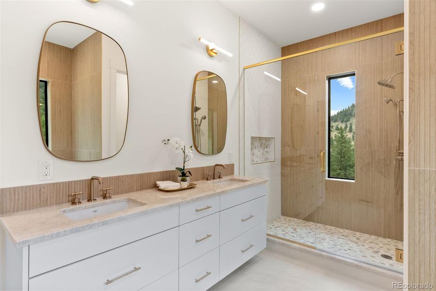 Ensuite primary bath